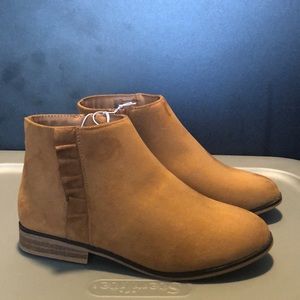NWT Cat & Jack Girls Booties size 4